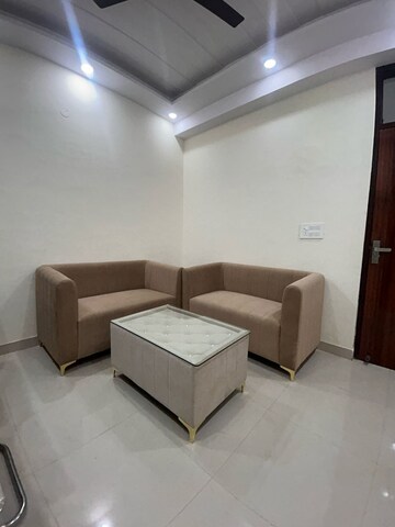 Bedroom in 1 BHK Builder Floor at Dlf City Phase 3 – for Rent