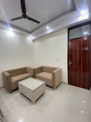 Living Room in 1 BHK Builder Floor at Dlf City Phase 3 – for Rent