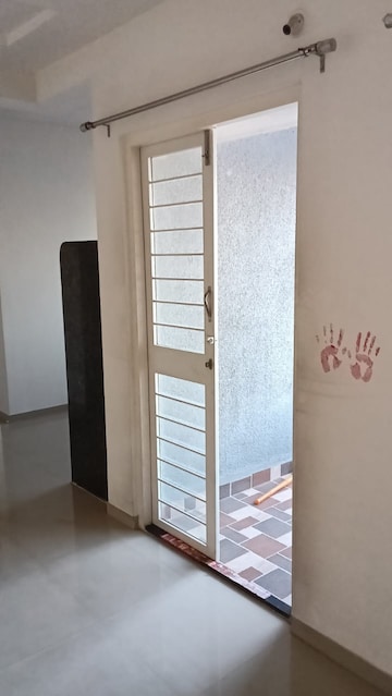 Room in 2 BHK Apartment at Tanish Pearls, Charholi Budruk – for Rent