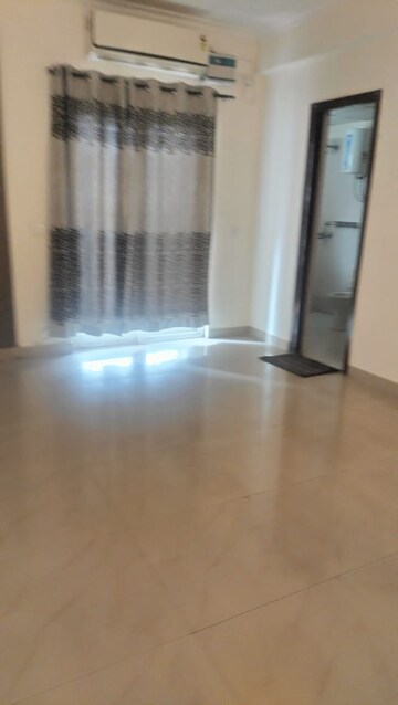 Room in 4 BHK Apartment at RPS Savana, Sector 88 – for Rent