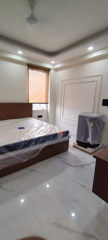 Bedroom in 1 BHK Builder Floor at Sector 40 – for Rent