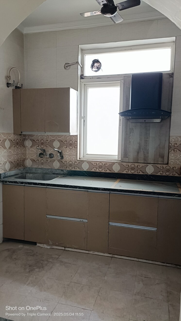 Kitchen, ashoka enclave 3 Bedroom 195 Sq.Yd. Builder Floor In Ashoka Enclave Faridabad 8597352