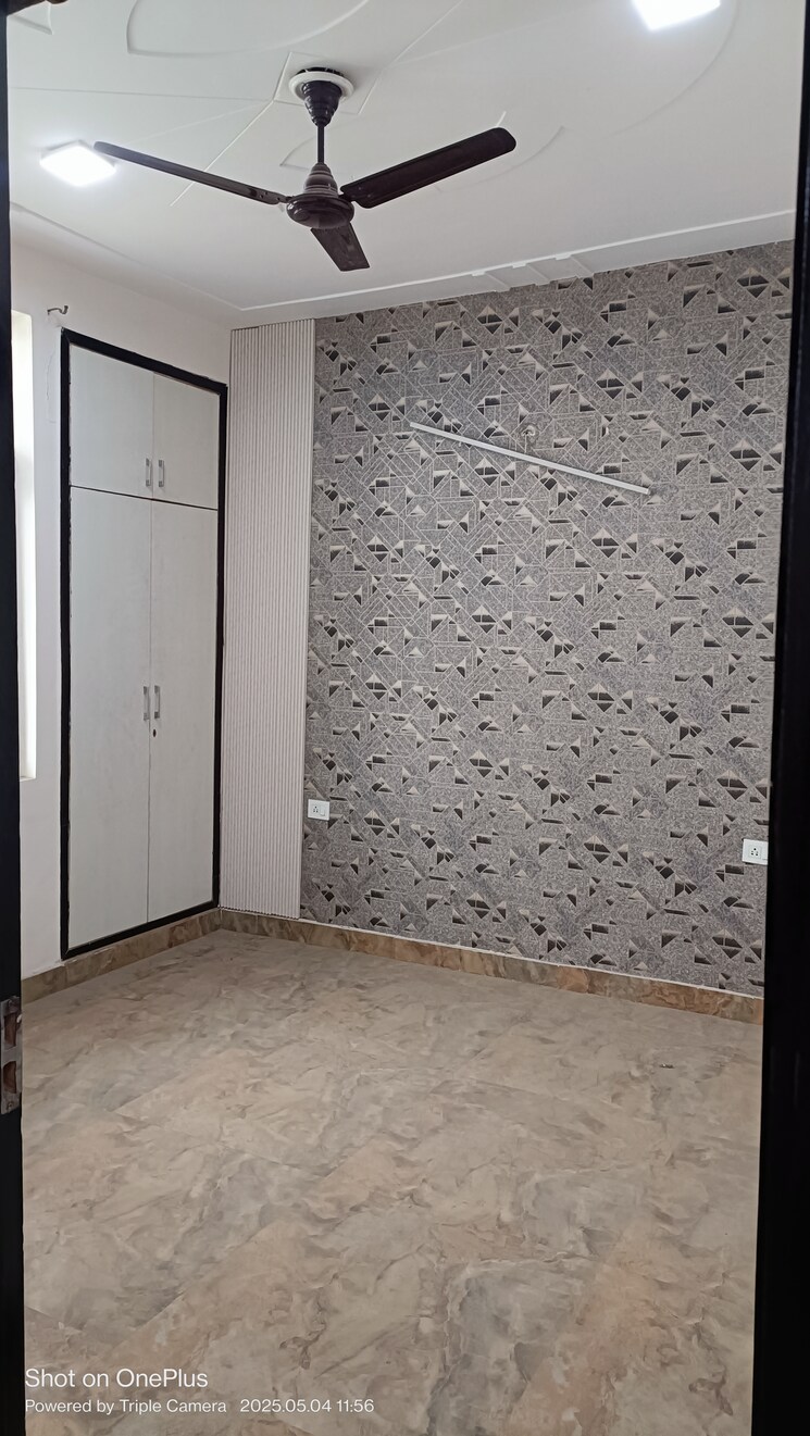 Room, ashoka enclave 3 Bedroom 195 Sq.Yd. Builder Floor In Ashoka Enclave Faridabad 8597352