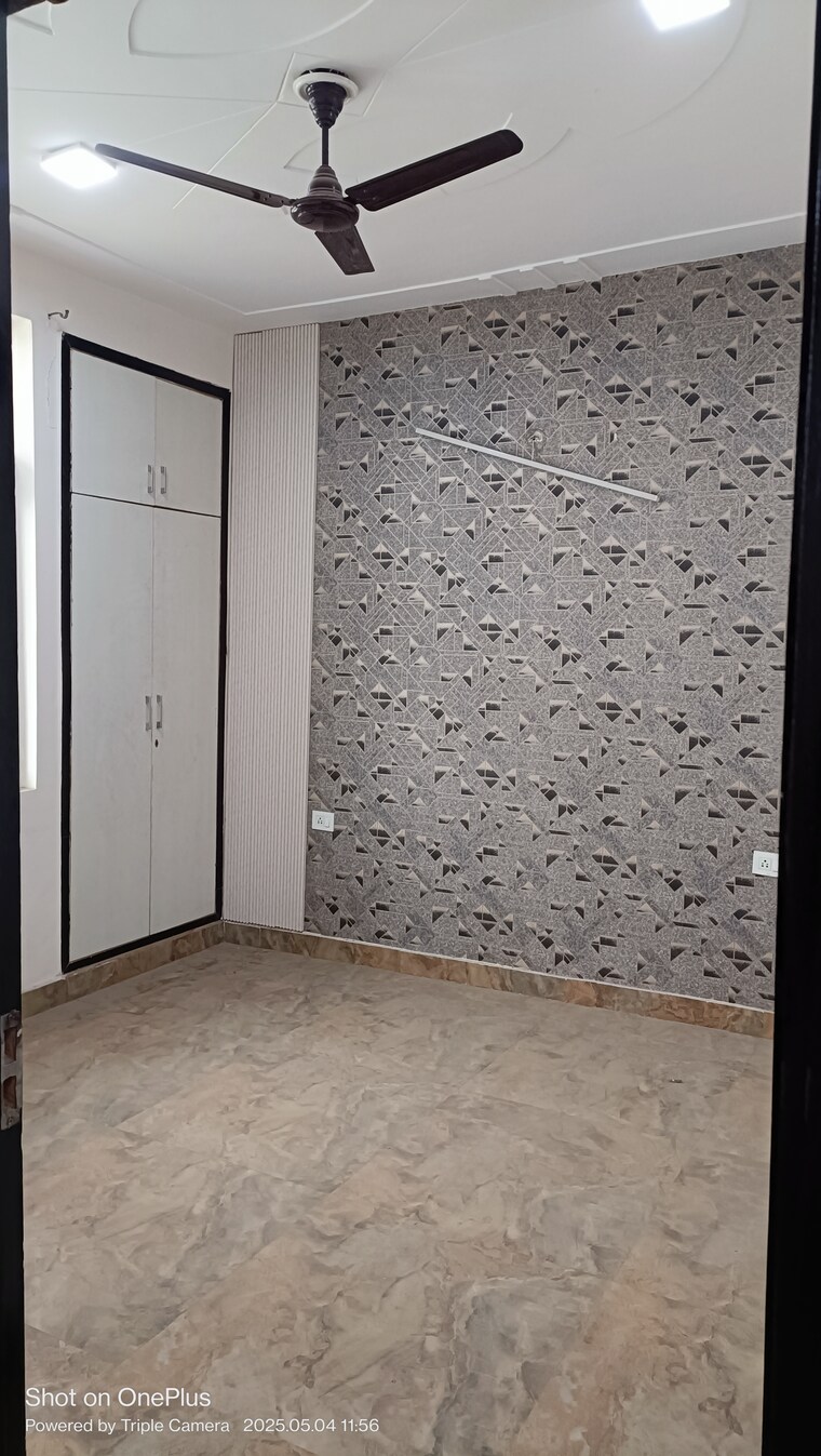 Room, ashoka enclave 3 Bedroom 195 Sq.Yd. Builder Floor In Ashoka Enclave Faridabad 8597352