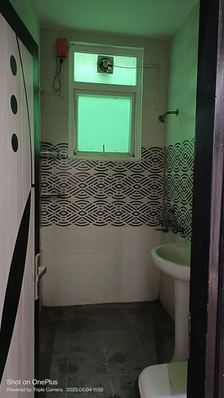 Bathroom, ashoka enclave 3 Bedroom 195 Sq.Yd. Builder Floor In Ashoka Enclave Faridabad 8597352