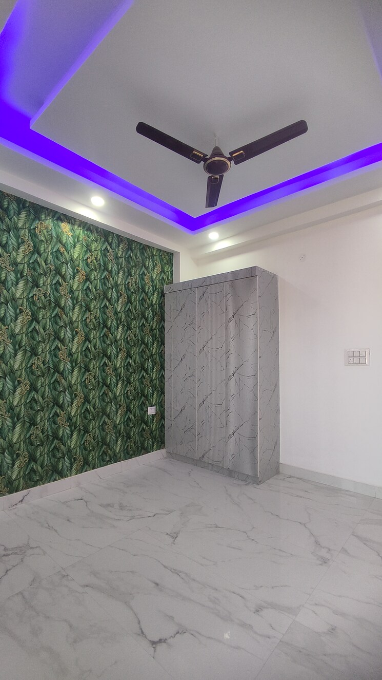 Room, sector 73 2 Bedroom 920 Sq.Ft. Builder Floor In Sector 73 Noida 8597392