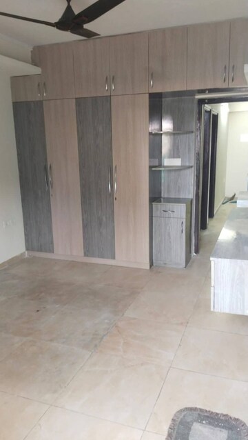 Room in 2 BHK Apartment at Himalaya Pride, Tech Zone 4 Greater Noida – for Rent