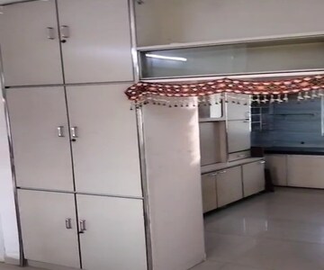 Room in 2 BHK Apartment at Sion – for Rent