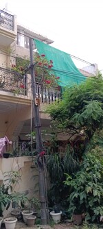 5 BHK + Pooja Room 120 Sq.Mt. Independent House in RWA Apartments Sector 27