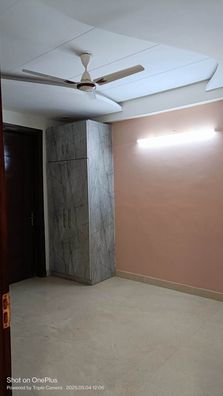 Room, ashoka enclave 4 Bedroom 233 Sq.Yd. Builder Floor In Ashoka Enclave Faridabad 8597481