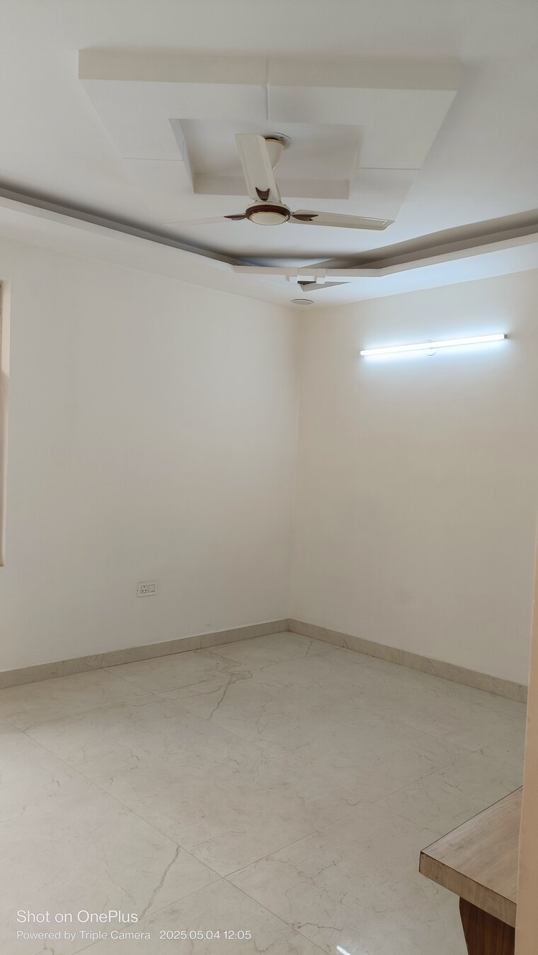 Room, ashoka enclave 4 Bedroom 233 Sq.Yd. Builder Floor In Ashoka Enclave Faridabad 8597481