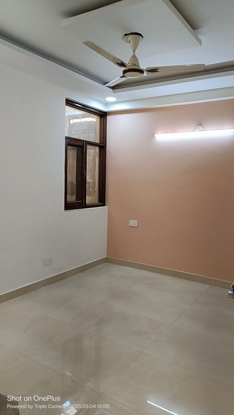 Room, ashoka enclave 4 Bedroom 233 Sq.Yd. Builder Floor In Ashoka Enclave Faridabad 8597481