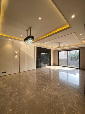 Room in 5 BHK Builder Floor at Green Wood City, Sector 45 – for Sale