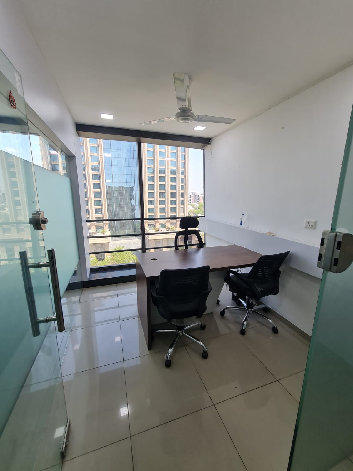 Office Space For Rent in Shivalik Shilp 2 , Vastra