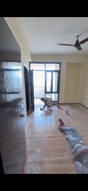 Room in 2.5 BHK Apartment at SRS Royal Hills, Sector 87 – for Rent