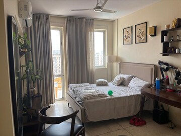 Bedroom in 4 BHK Apartment at DLF Trinity Towers, Dlf Phase V – for Rent