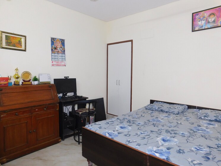 Bedroom, hauz khas 3 Bedroom 110 Sq.Yd. Apartment In Hauz Khas Delhi 8597659