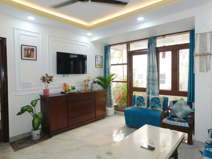 Living Room, hauz khas 3 Bedroom 110 Sq.Yd. Apartment In Hauz Khas Delhi 8597659