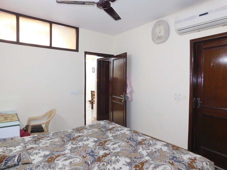 Bedroom, hauz khas 3 Bedroom 110 Sq.Yd. Apartment In Hauz Khas Delhi 8597659