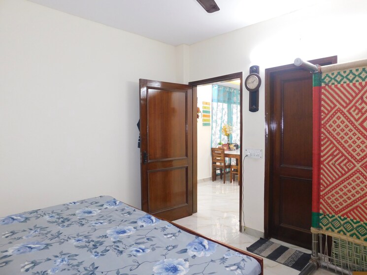 Bedroom, hauz khas 3 Bedroom 110 Sq.Yd. Apartment In Hauz Khas Delhi 8597659