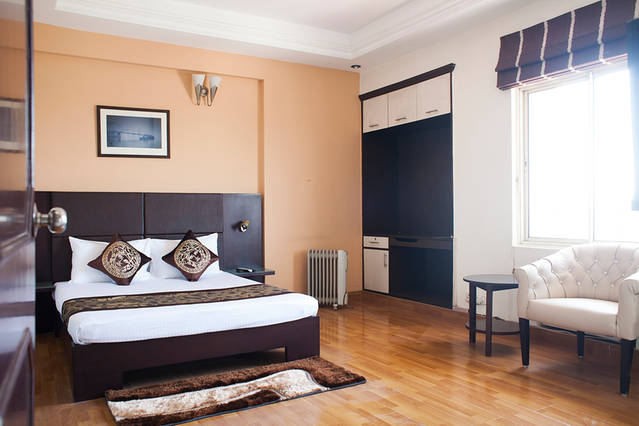 5 BHK + Servant Room Apartment For Rent in Suncity Essel Tower