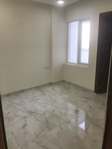 Room in 3 BHK Apartment at Meenal Semeion, Sector 41 – for Rent