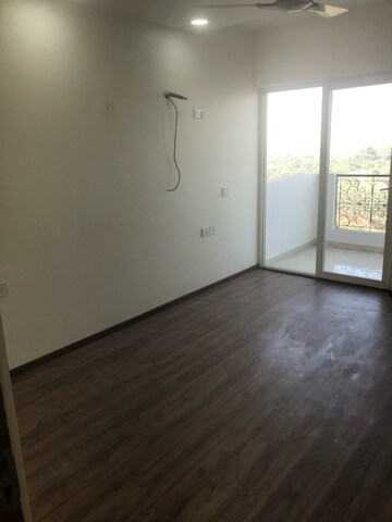 Room in 3 BHK Apartment at Meenal Semeion, Sector 41 – for Rent