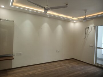 Room in 3 BHK Apartment at Jaypee Greens Kosmos, Sector 134 – for Rent