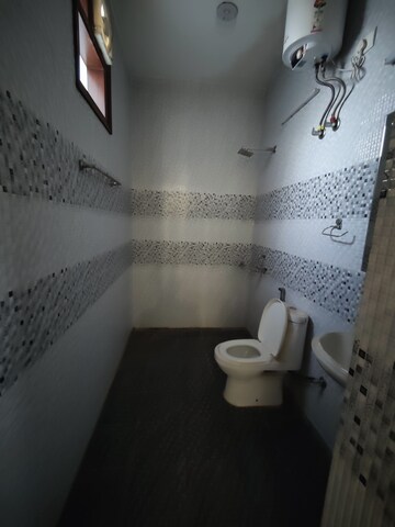 Bathroom in 2 BHK Builder Floor at Sector 47 – for Rent