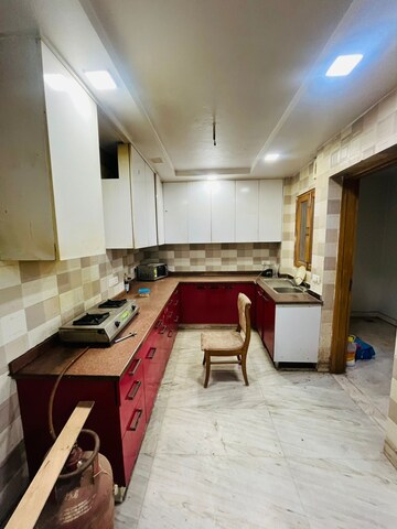 Kitchen in 4 BHK Builder Floor at Sector 40 – for Rent