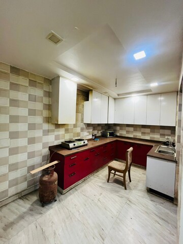 Kitchen in 4 BHK Builder Floor at Sector 40 – for Rent