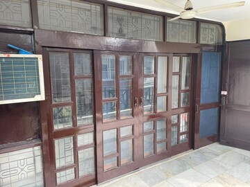 Room in 2.5 BHK Builder Floor at East of Kailash Block-B RWA, East Of Kailash – for Rent