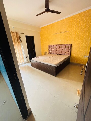 Furnished Amenities in 2.5 BHK Apartment at Aims Golf City, Sector 75 – for Rent