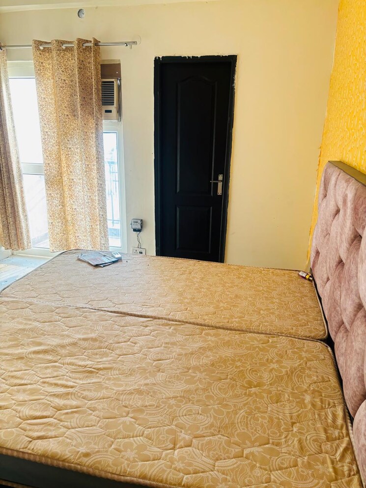 Room, aims-golf-city 2.5 Bedroom 1150 Sq.Ft. Apartment In Sector 75 Noida 8597981