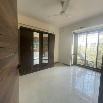 Room in 2 BHK Apartment at Goregaon East – for Rent