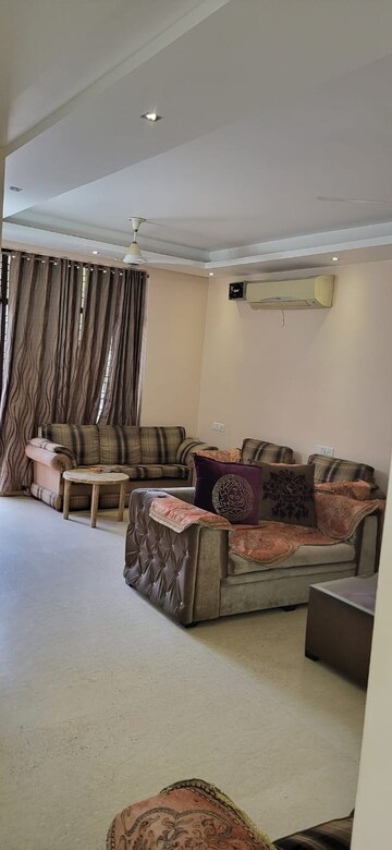 Living Room in 3 BHK Builder Floor at Ardee City, Sector 52 – for Rent
