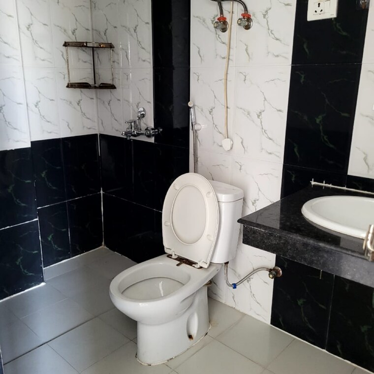 Bathroom, nimbus-the-hyde-park 2.5 Bedroom 1080 Sq.Ft. Apartment In Sector 78 Noida 8598069