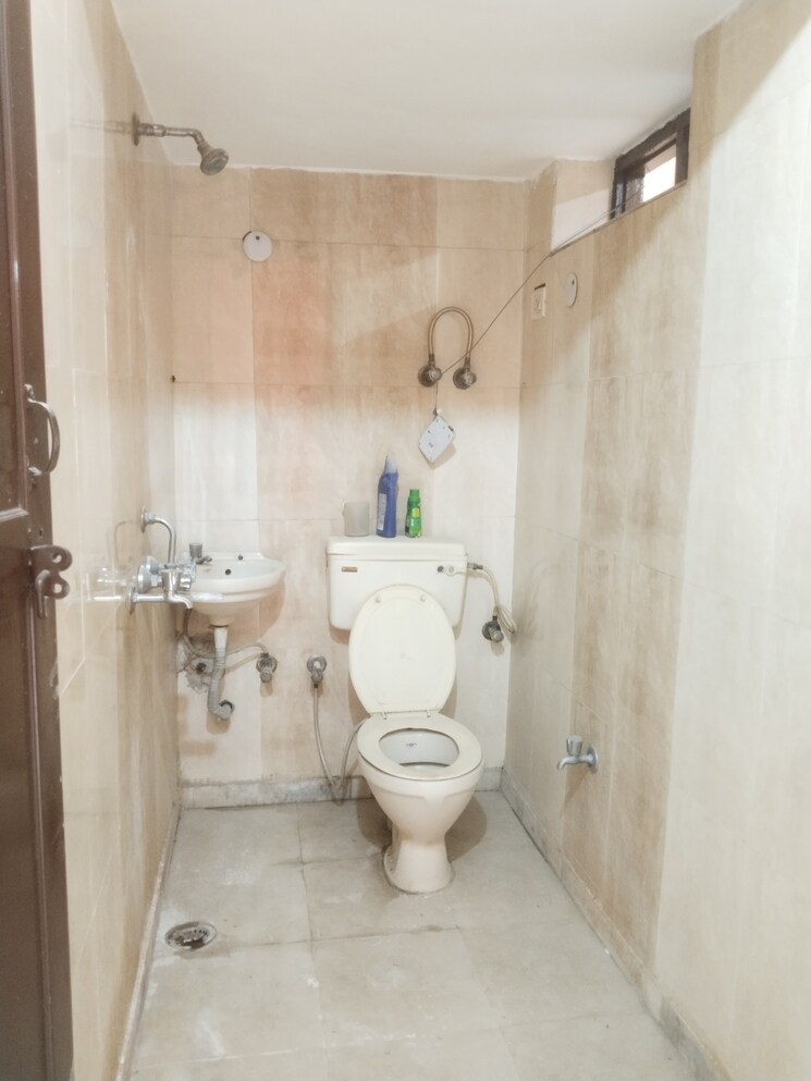 Bathroom, ansal-plaza-sector-23 2 Bedroom 1805 Sq.Ft. Independent House In Sector 23 Gurgaon 8598095