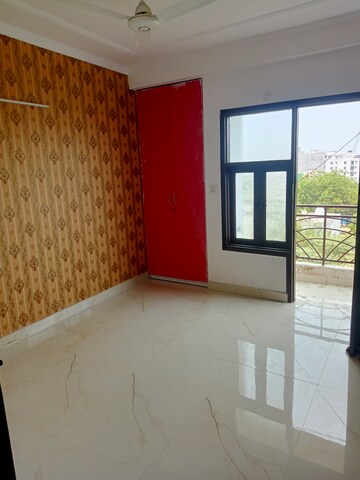 Room in 2 BHK Builder Floor at Paryavaran Complex – for Rent