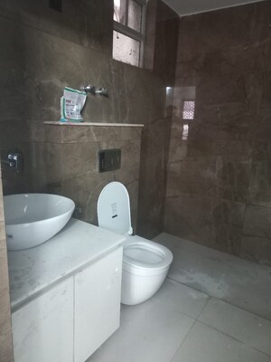 Bathroom in 2 BHK Apartment at DLF Richmond Park, Sector 43 – for Sale
