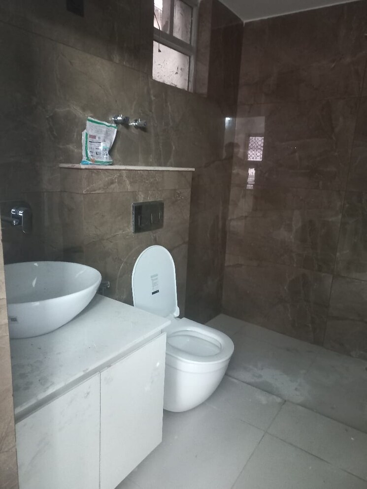Bathroom, dlf-richmond-park 2 Bedroom 1420 Sq.Ft. Apartment In Sector 43 Gurgaon 8598161