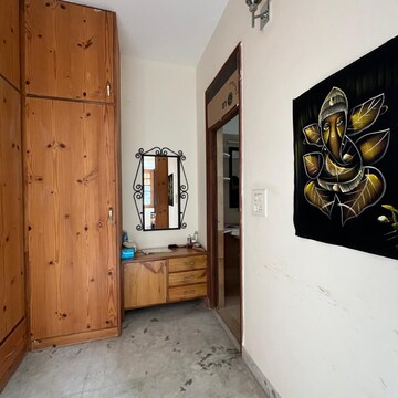 Furnished Amenities in 3.5 BHK Apartment at Sector 11 – for Rent