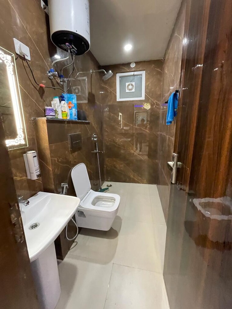 Attached Bathroom, chattarpur 3 Bedroom 1300 Sq.Ft. Builder Floor In Chattarpur Delhi 8598198