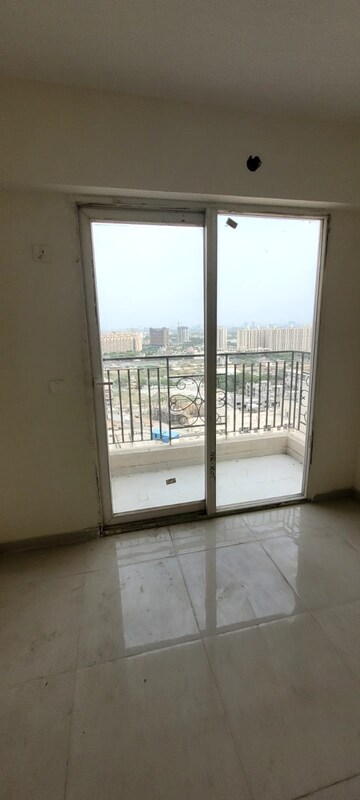 Room in 2 BHK Apartment at Signature The Millennia 2, Sector 37d – for Rent
