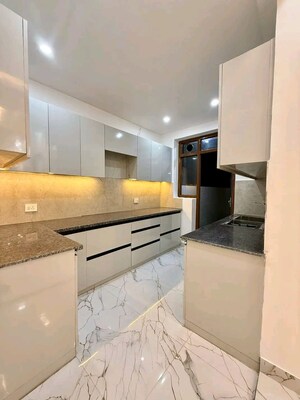 Kitchen in 4 BHK Apartment at DLF The Crest, Sector 54 – for Sale