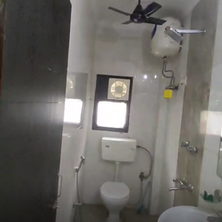Bathroom, lajpat nagar ii 2 Bedroom 900 Sq.Ft. Builder Floor In Lajpat Nagar ii Delhi 8598320