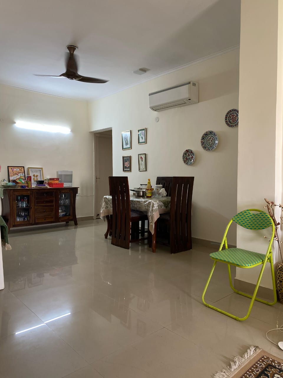 3.5 BHK + Servant Room,Study Room Apartment For Rent in Unitech Uniworld Gardens