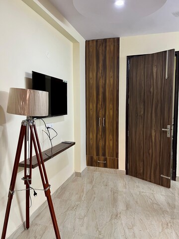 Staircase in 1 RK Builder Floor at Sector 54 – for Rent