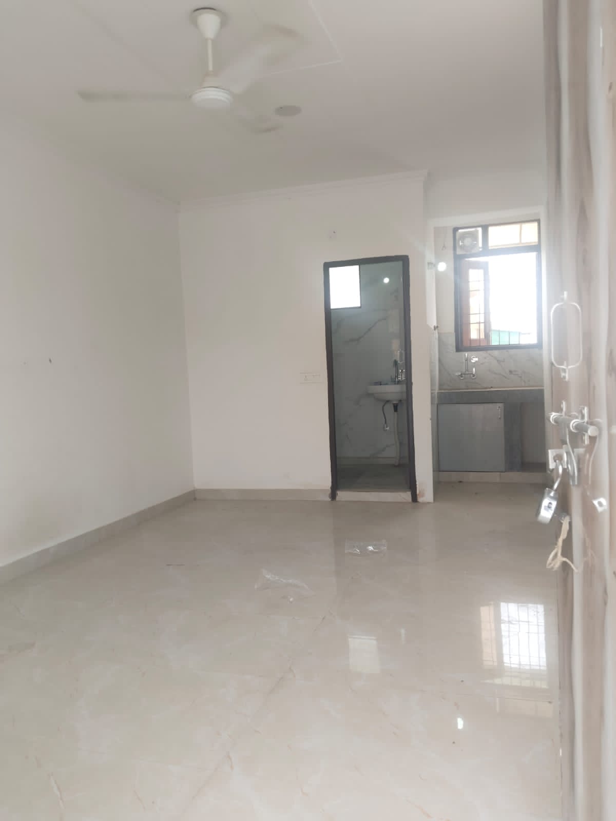 1 RkBuilder Floor For Rent in Saket