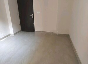 Room in 2 BHK Apartment at Amrapali Princely Estate, Sector 76 – for Sale